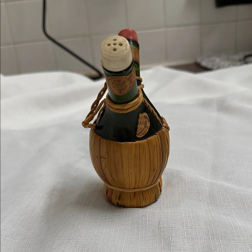 Vintage Chianti Conti Serristori Wicker Wine Bottle‎